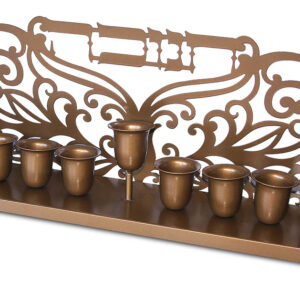 חנוכיית ברזל מעוצבת - דגם וינטאג