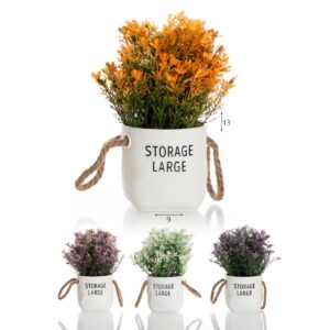 עציץ פרחים בתוך דלי עם ידיות חבל